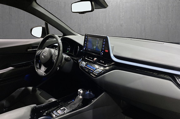 Toyota C-HR 14 of 18