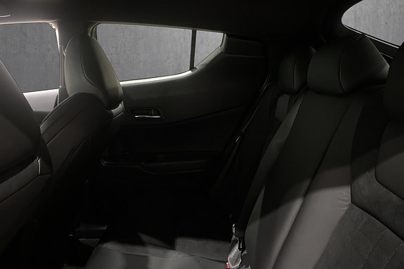 Toyota C-HR 15 of 18