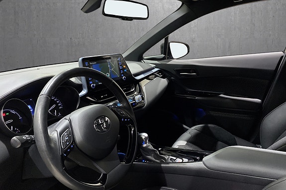 Toyota C-HR 10 of 18