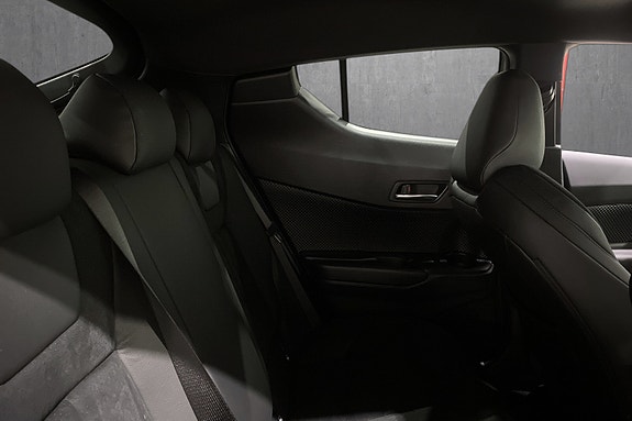 Toyota C-HR 16 of 18