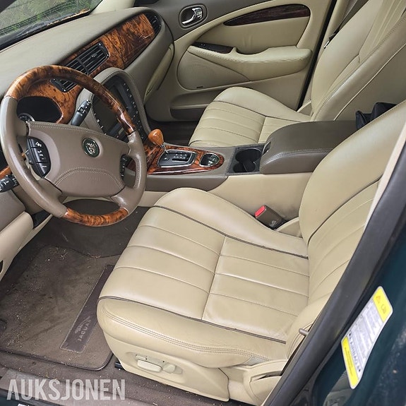 Jaguar S-TYPE 7 of 10