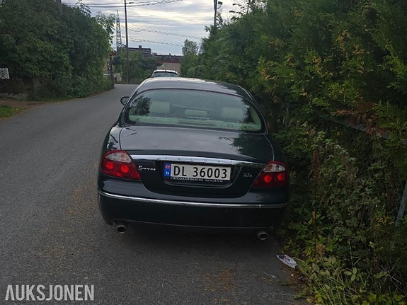 Jaguar S-TYPE 4 of 10