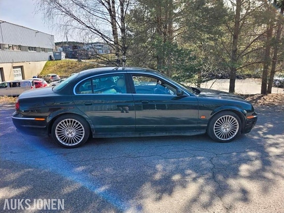 Jaguar S-TYPE 2 of 10