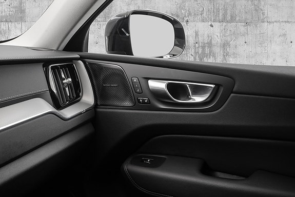 Volvo XC60 21 of 30