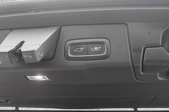 Volvo XC60 10 of 30