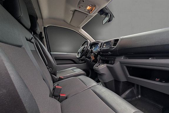 Peugeot e-Expert 19 of 21