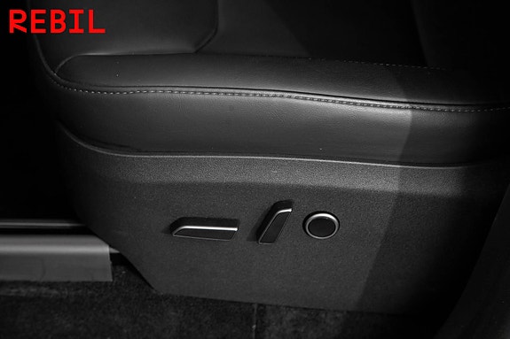 Tesla Model Y 21 of 27
