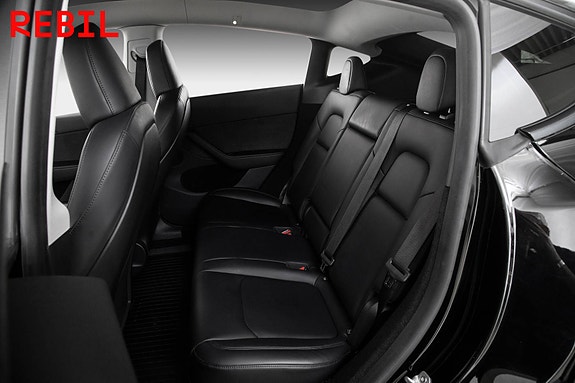 Tesla Model Y 10 of 27