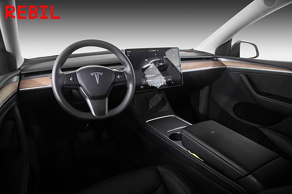Tesla Model Y 9 of 27