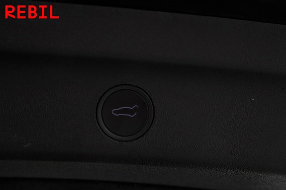 Tesla Model Y 26 of 27