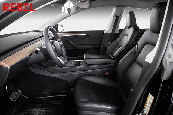Tesla Model Y 8 of 27