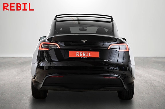 Tesla Model Y 6 of 27