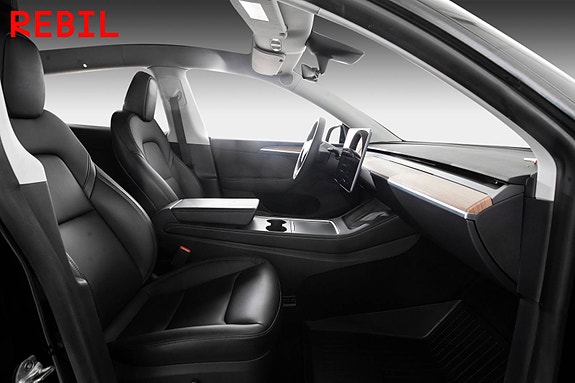 Tesla Model Y 23 of 27
