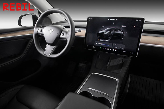 Tesla Model Y 14 of 27