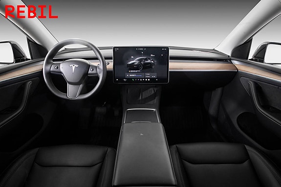 Tesla Model Y 11 of 27