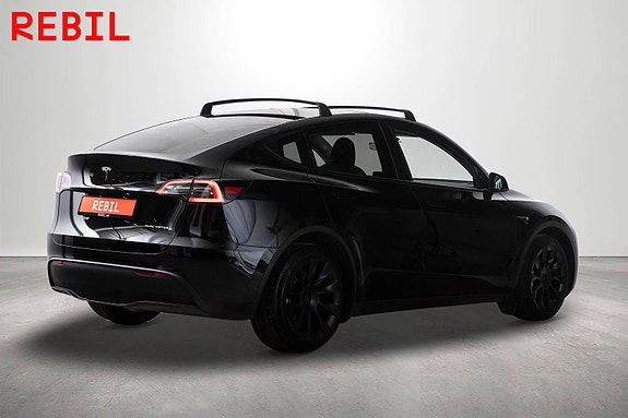 Tesla Model Y 7 of 27