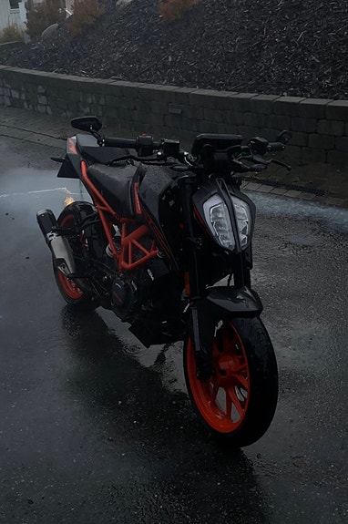 KTM 125 Duke 3 of 4