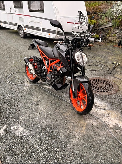KTM 125 Duke 2 of 4