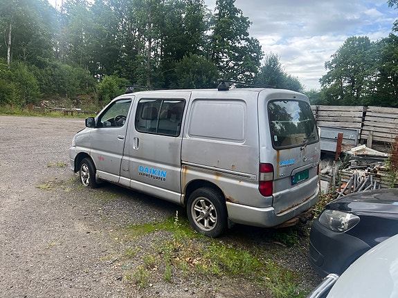 Toyota HiAce 4 of 4