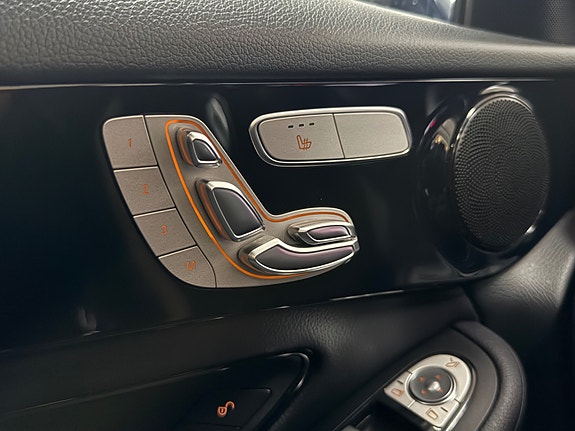 Mercedes-Benz GLC350 e 14 of 30