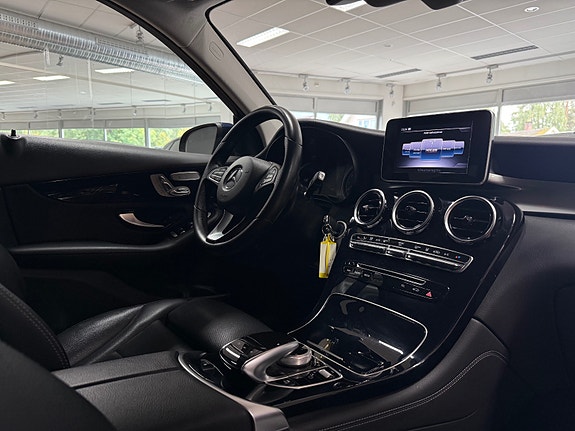 Mercedes-Benz GLC350 e 21 of 30