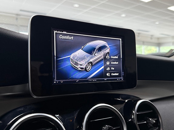 Mercedes-Benz GLC350 e 29 of 30