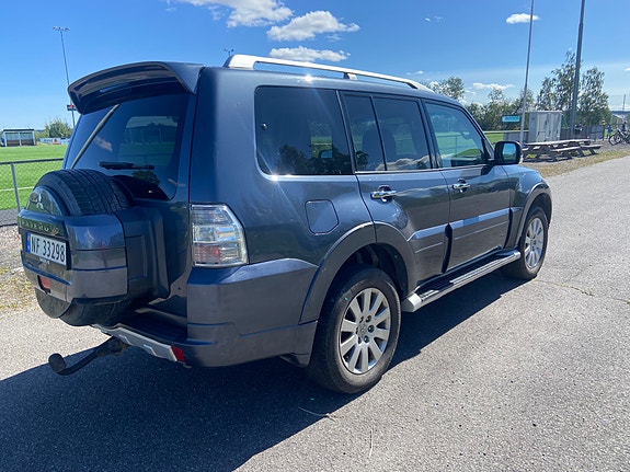 Mitsubishi Pajero 10 of 30