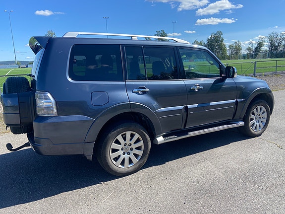 Mitsubishi Pajero 11 of 30