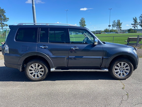 Mitsubishi Pajero 12 of 30