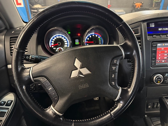 Mitsubishi Pajero 24 of 30