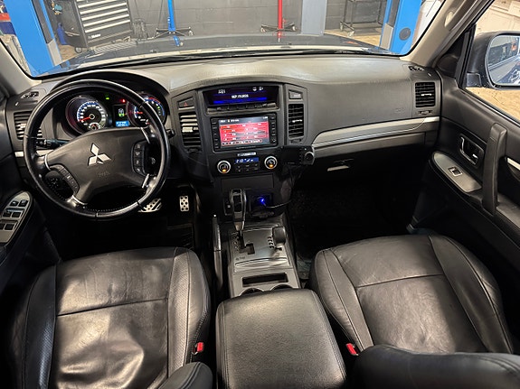 Mitsubishi Pajero 21 of 30