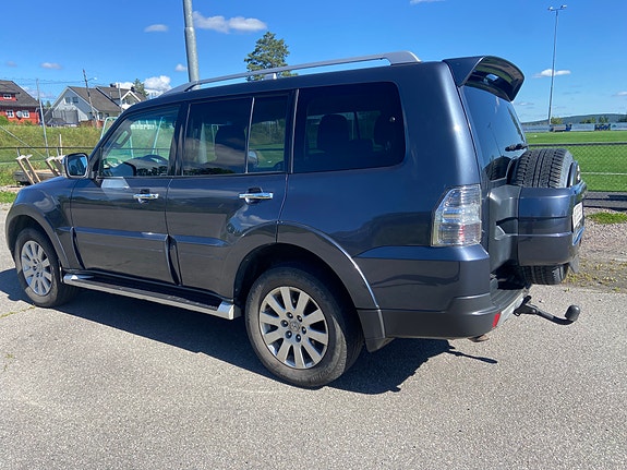 Mitsubishi Pajero 7 of 30