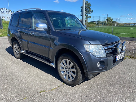 Mitsubishi Pajero 14 of 30