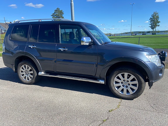 Mitsubishi Pajero 13 of 30