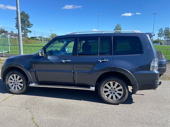 Mitsubishi Pajero 6 of 30