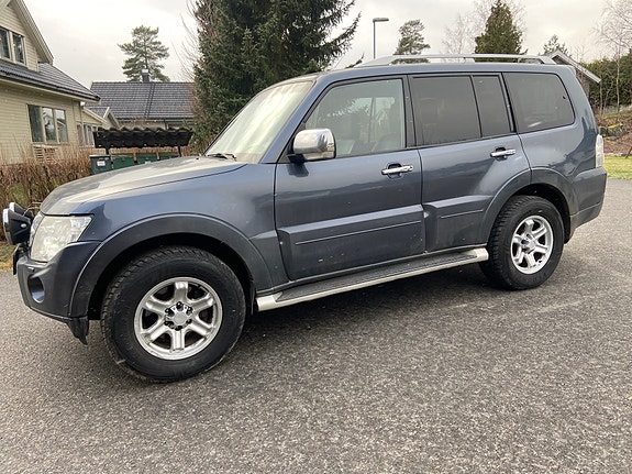 Mitsubishi Pajero 17 of 30