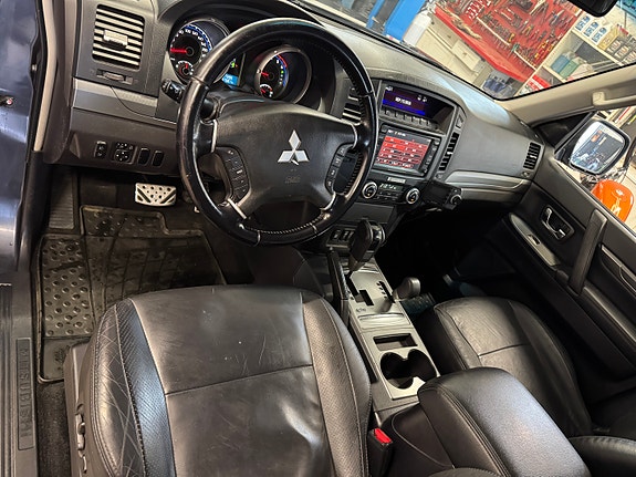 Mitsubishi Pajero 22 of 30