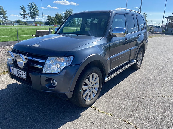 Mitsubishi Pajero 2 of 30