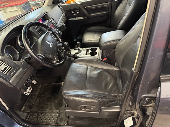Mitsubishi Pajero 23 of 30