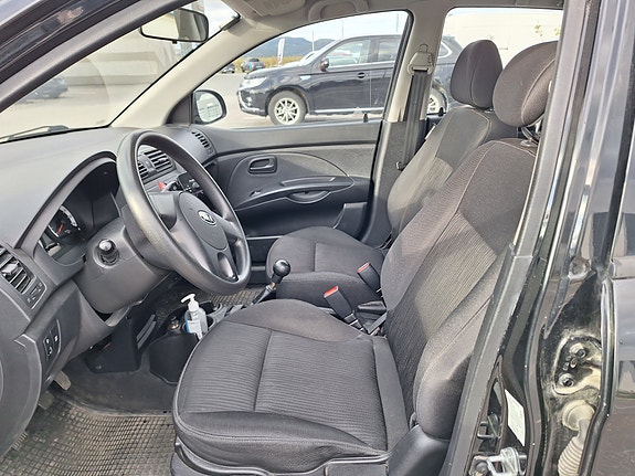 Kia Picanto 3 of 7