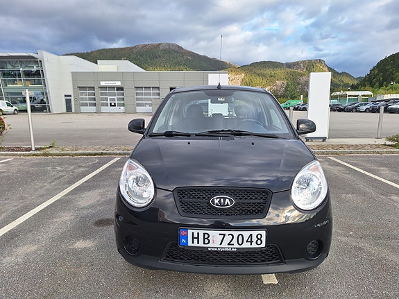 Kia Picanto 2 of 7