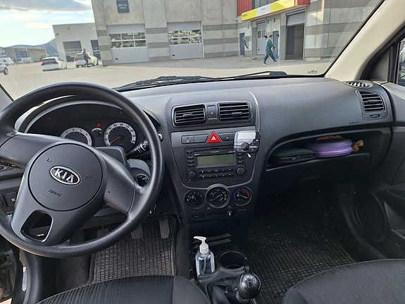 Kia Picanto 4 of 7