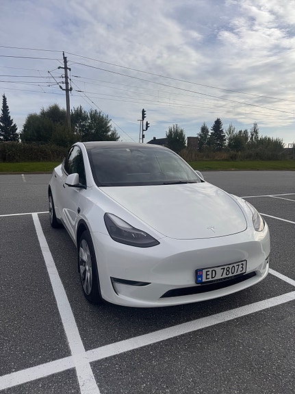 Tesla Model Y 2 of 16
