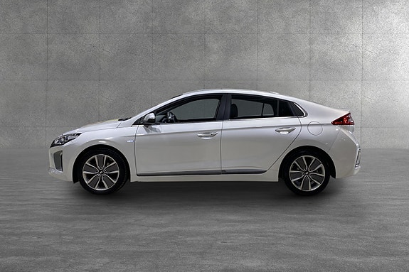 Hyundai IONIQ 2 of 18