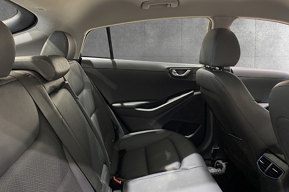 Hyundai IONIQ 16 of 18