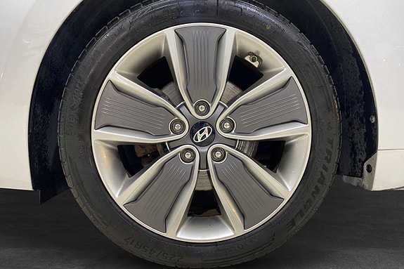 Hyundai IONIQ 18 of 18