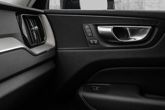 Volvo XC60 18 of 30
