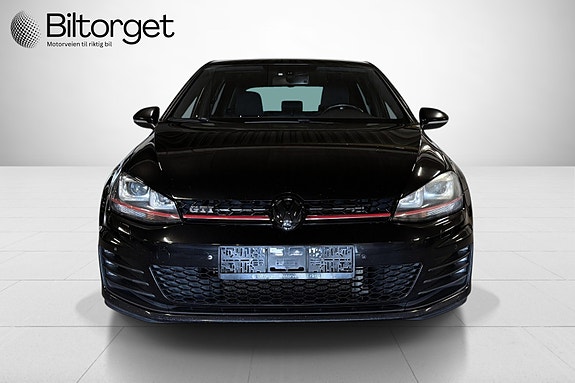 Volkswagen Golf VII 2 of 27