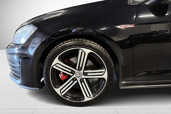 Volkswagen Golf VII 9 of 27
