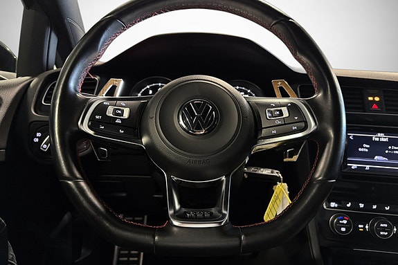 Volkswagen Golf VII 16 of 27